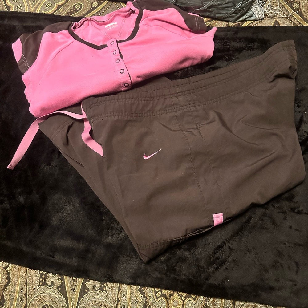 Nike Capri style pants with drawstring accent at the ankle and at the waist line - Picture 2 of 3